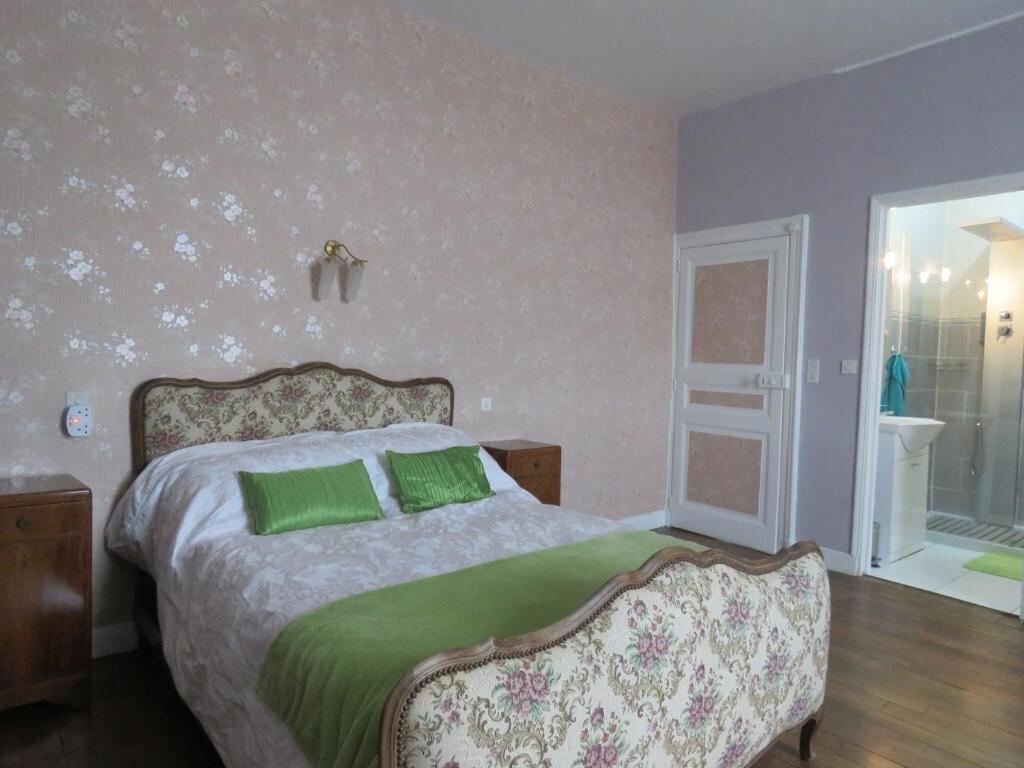 Grande Chambre Double avec Cheminée - La Datinière, Normandy
